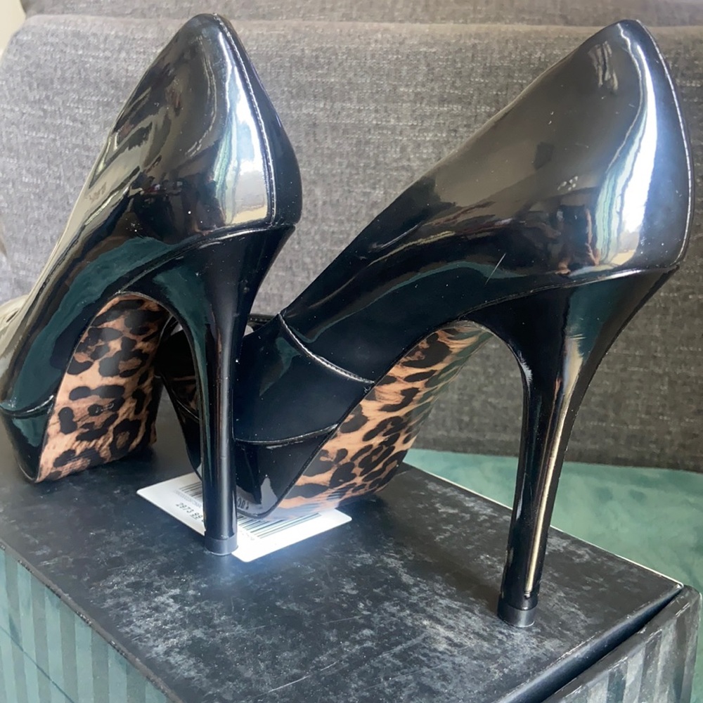 Guess Peep toe Heel with cheetah bottom
